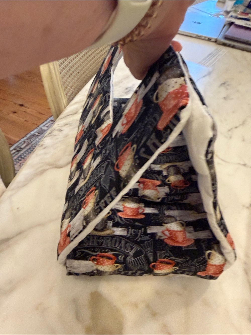 Handy Dandy Casserole Carrier - Coffee Cup Print - Picture 2 of 3
